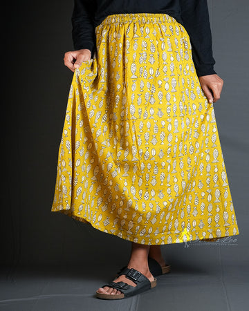 SKIRT WITH FISH PRINT